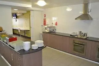 Ibis Budget Perth Airport 3*,