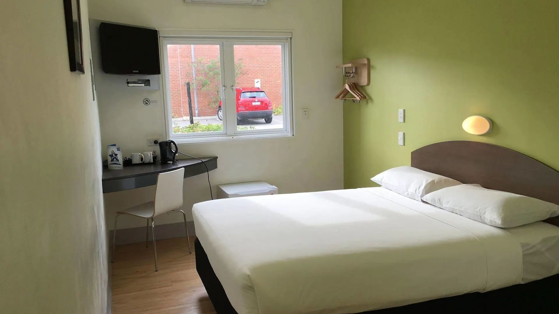 Ibis Budget Perth Airport 3*,